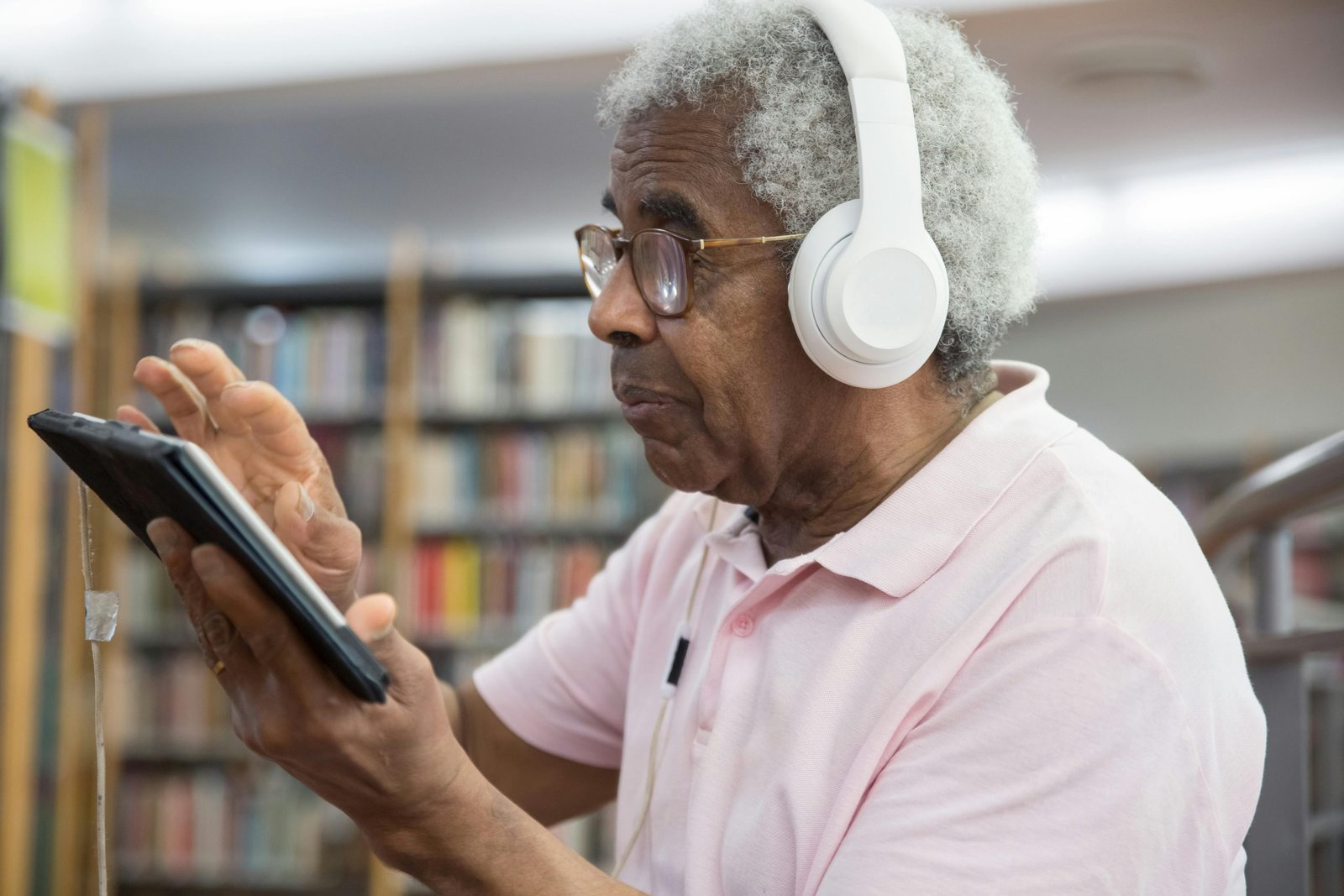 senior visiting a library